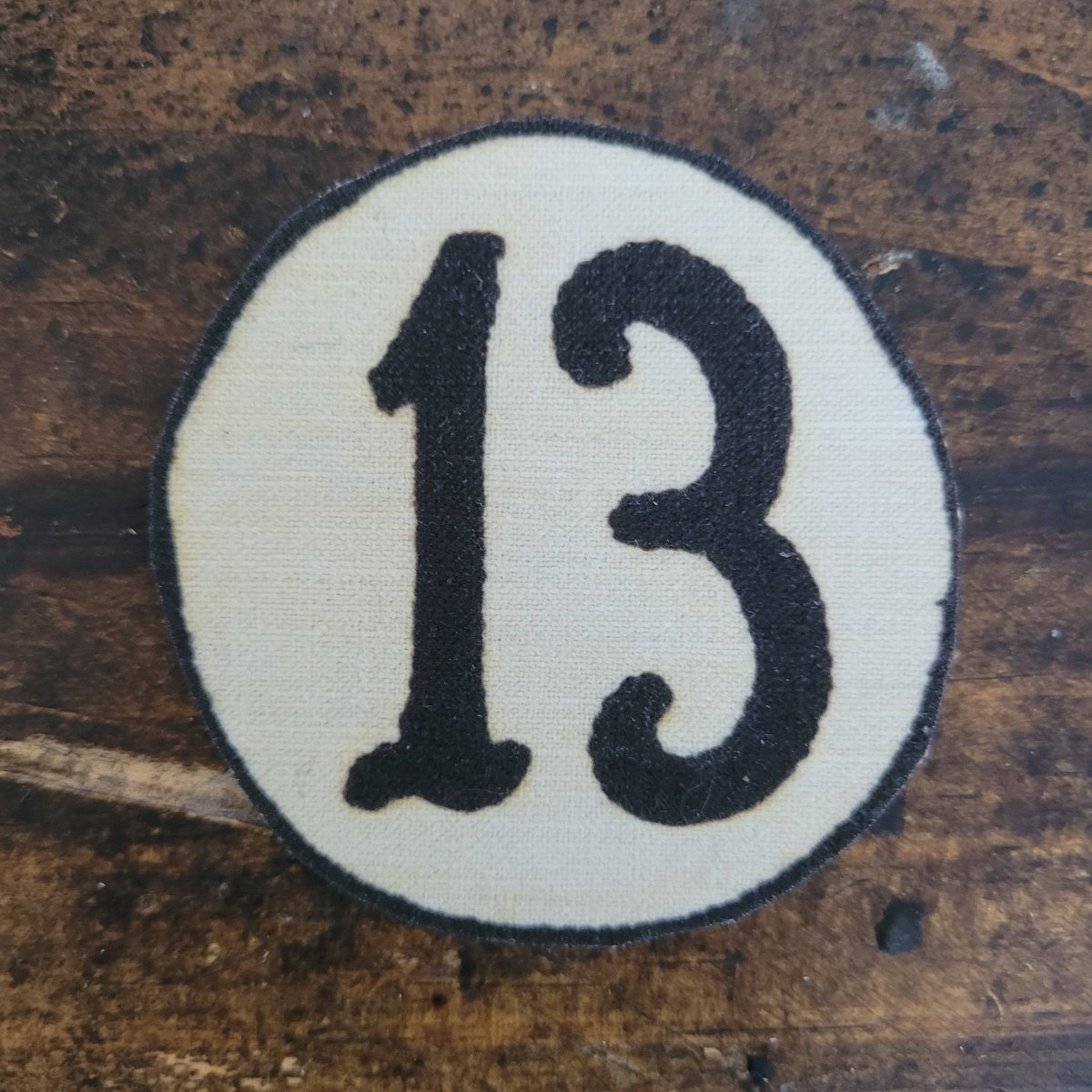 13 round (color Black & White) – Image 2