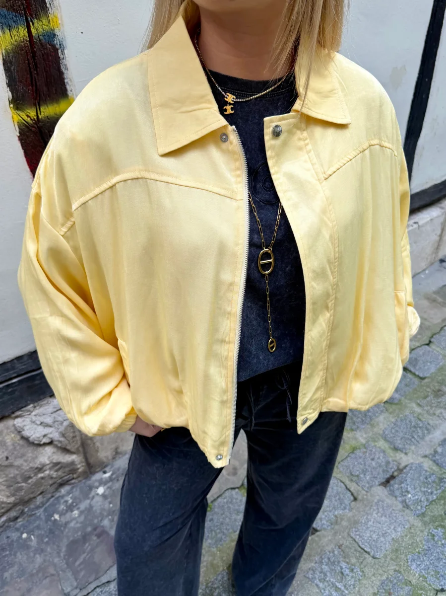 Bombers fluide jaune – Image 5