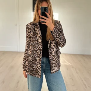 veste satinée léopard