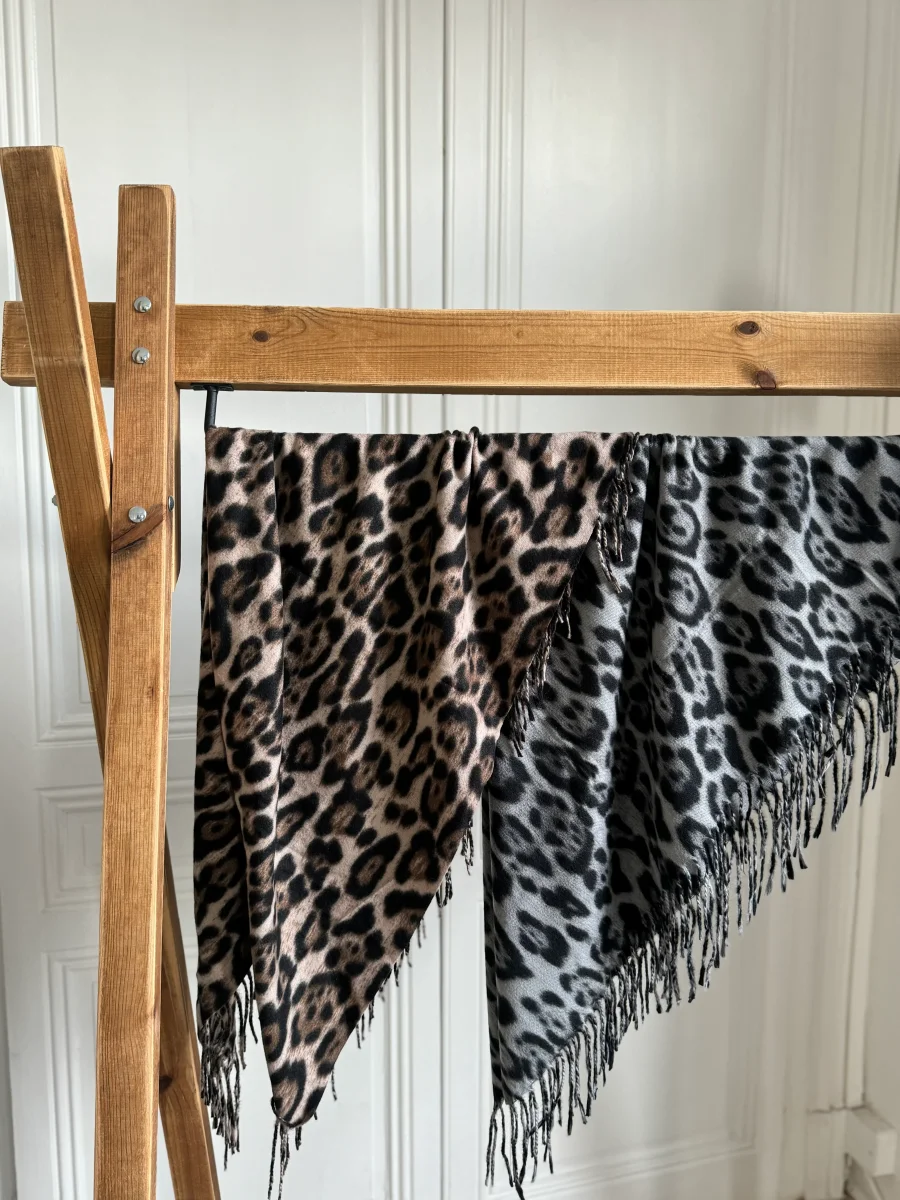 écharpe "raph" léopard camel – Image 4