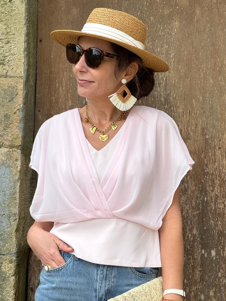 Top rose drapé croisé volant NOA – Image 3