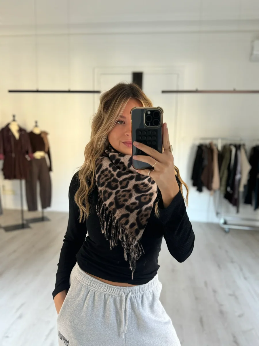 écharpe "raph" léopard camel – Image 2