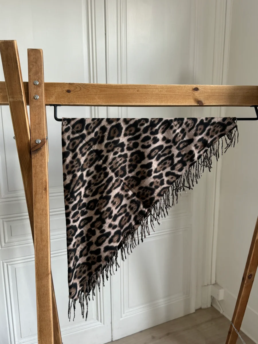 écharpe "raph" léopard camel – Image 3