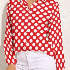 Chemise rouge à pois blanc