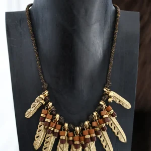 Collier plume