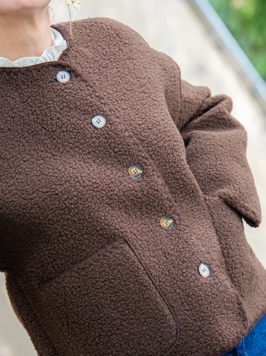 Veste chocolat effet mouton retourné AELIA – Image 5