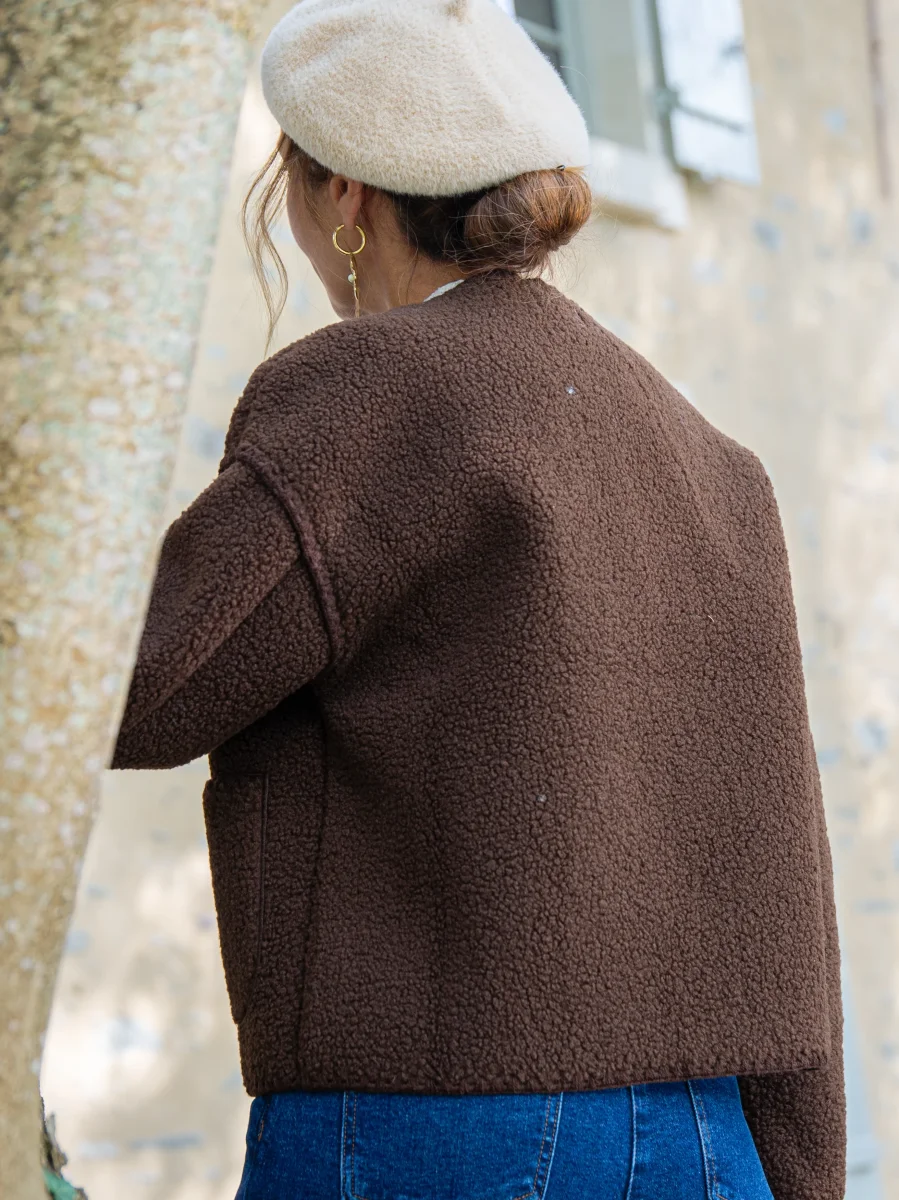 Veste chocolat effet mouton retourné AELIA – Image 6