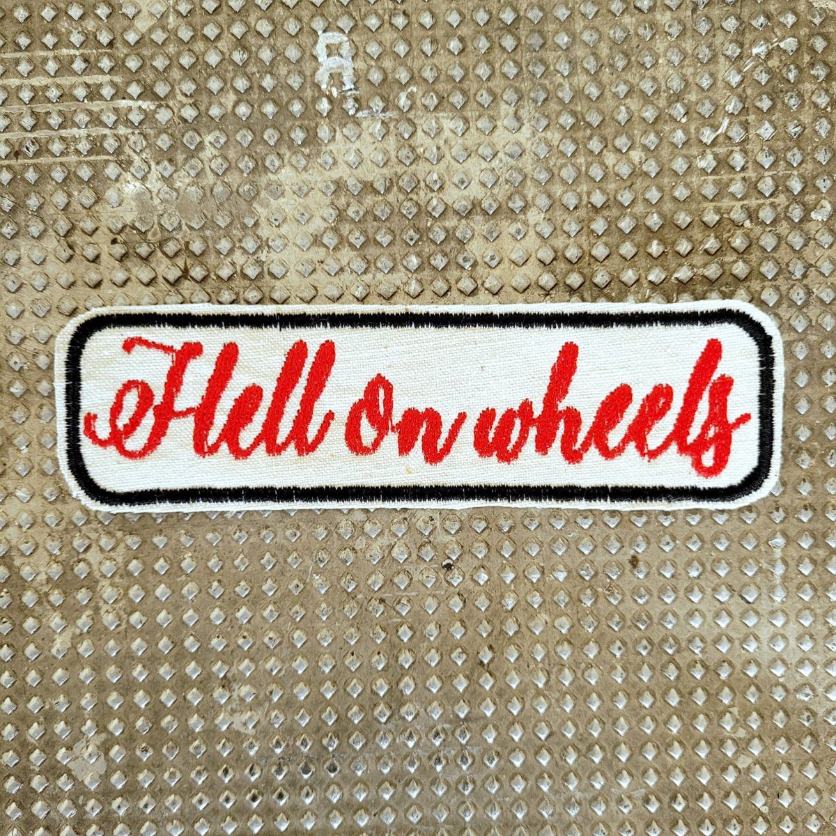 Patch Brodé "Hell on wheels" Perfect on your cut EN COTON – Image 4