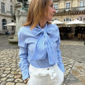 Chemise à rayures bleu ciel col lavallière SELENA