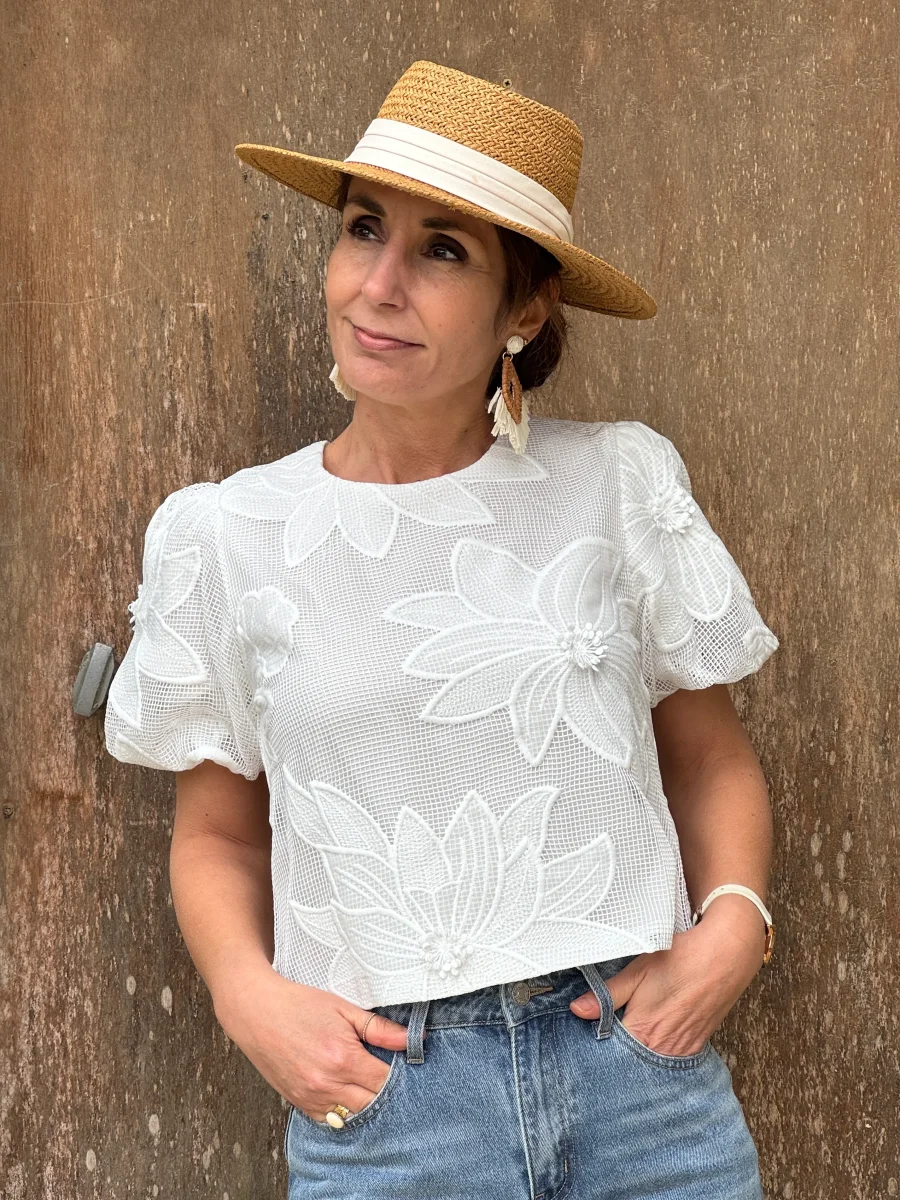Top blanc broderie florale SAONA – Image 5