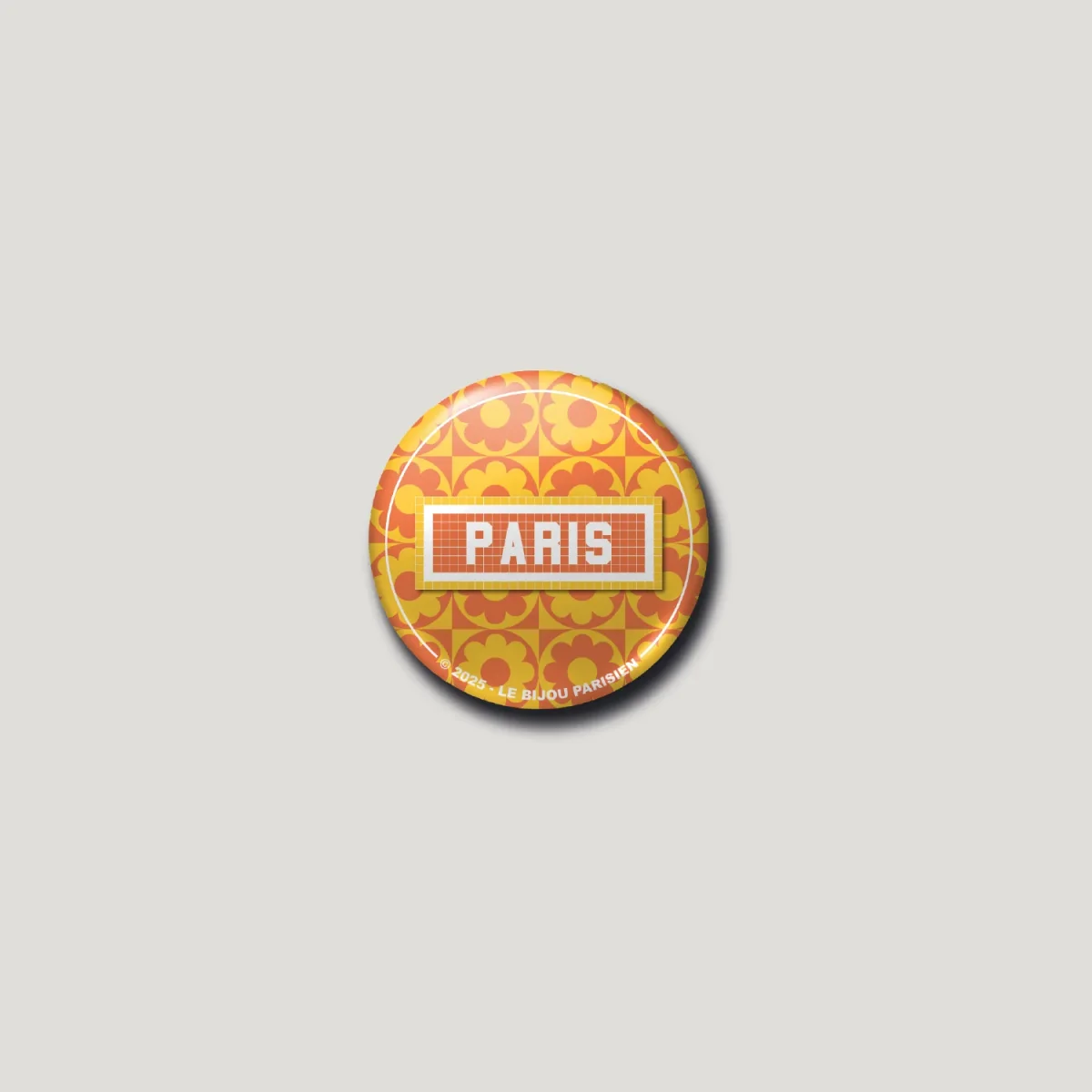 BADGE 32 MM - DESIGN INSPIRÉ DU MÉTRO PARISIEN - SIXTIES – Image 2