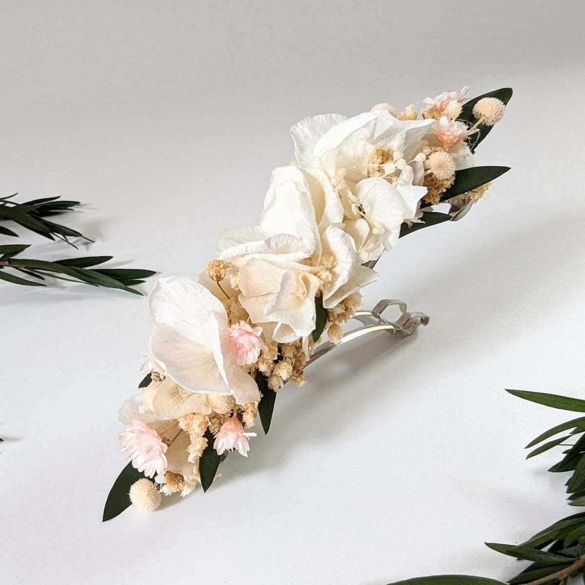 Barrette à cheveux fleurie pour coiffure de mariage en fleurs séchées & stabilisées blanches & roses, Rafaela – Image 5