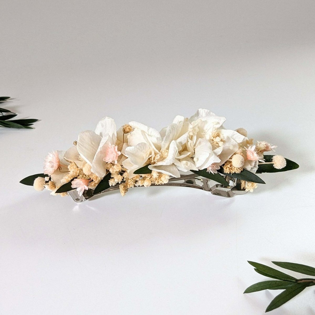 Barrette à cheveux fleurie pour coiffure de mariage en fleurs séchées & stabilisées blanches & roses, Rafaela – Image 4