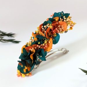 Barrette à cheveux fleurie pour coiffure de mariage en fleurs stabilisées oranges et bleues, Nila