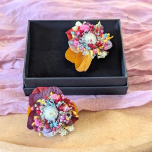 Boucles d’oreilles clou en fleurs stabilisées aux couleurs chatoyantes, Justine