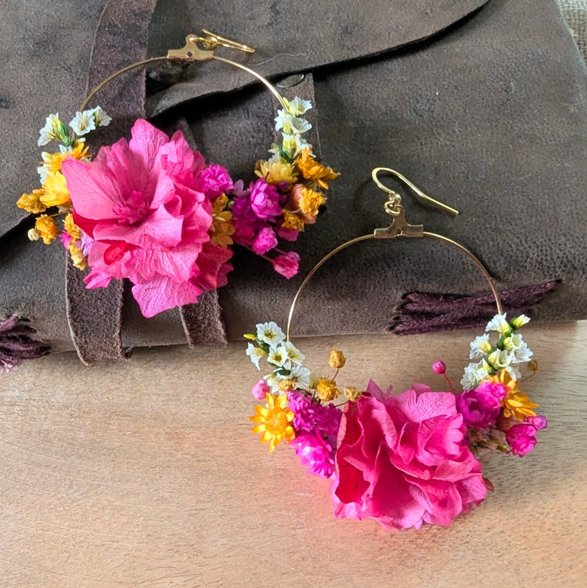 Boucles d’oreilles créoles en fleurs stabilisées, Diane – Image 5