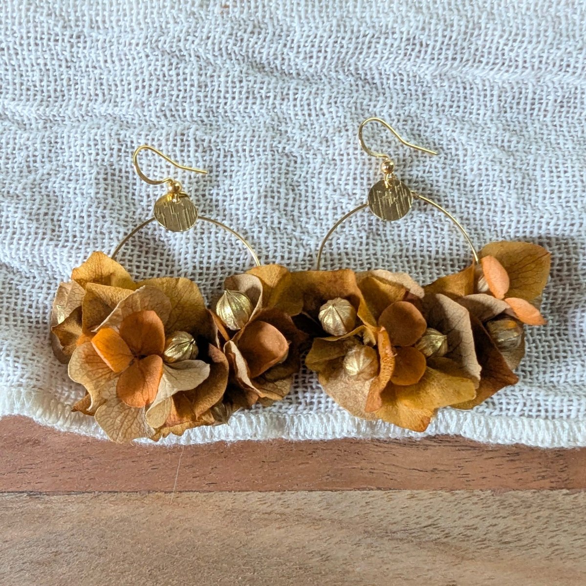 Boucles d’oreilles créoles en fleurs stabilisées, Élora – Image 5