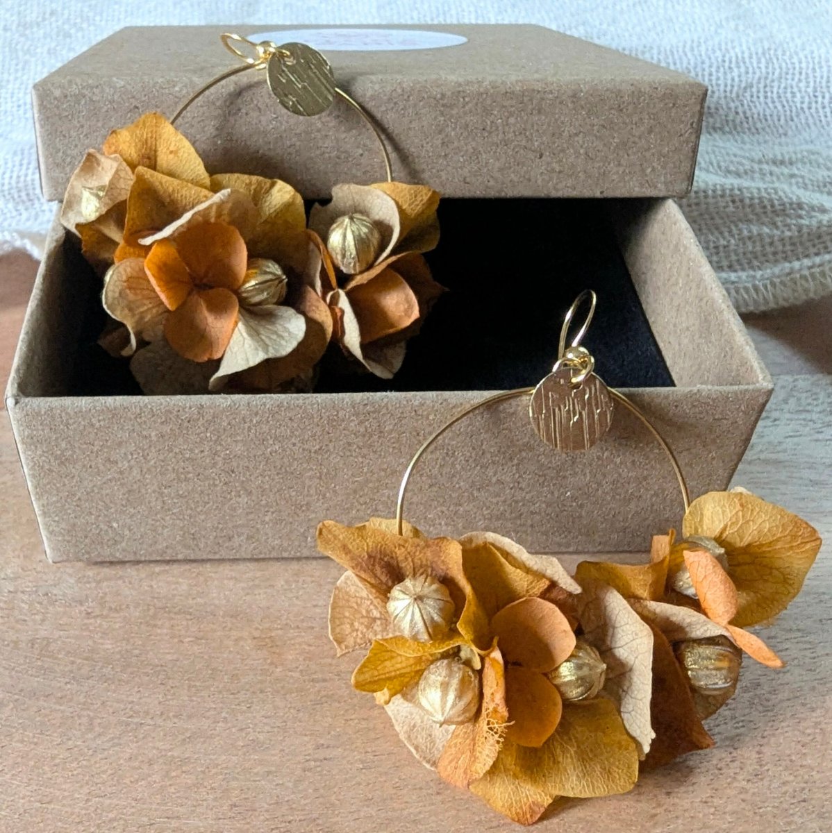 Boucles d’oreilles créoles en fleurs stabilisées, Élora – Image 4