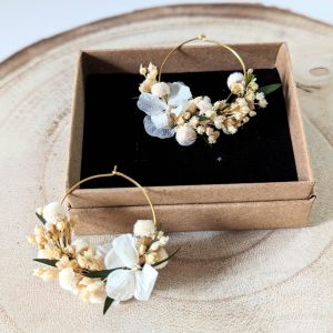 Boucles d’oreilles de mariée artisanal en fleurs stabilisées blanches & vertes, Virginie