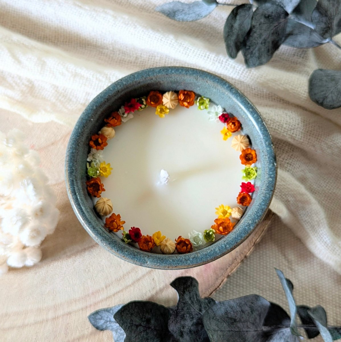 Bougie fleurie parfum rose des champs, Zoé – Image 3