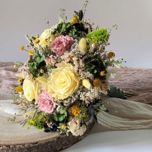Bouquet de mariée en fleurs stabilisées & roses éternelles, Madeleine