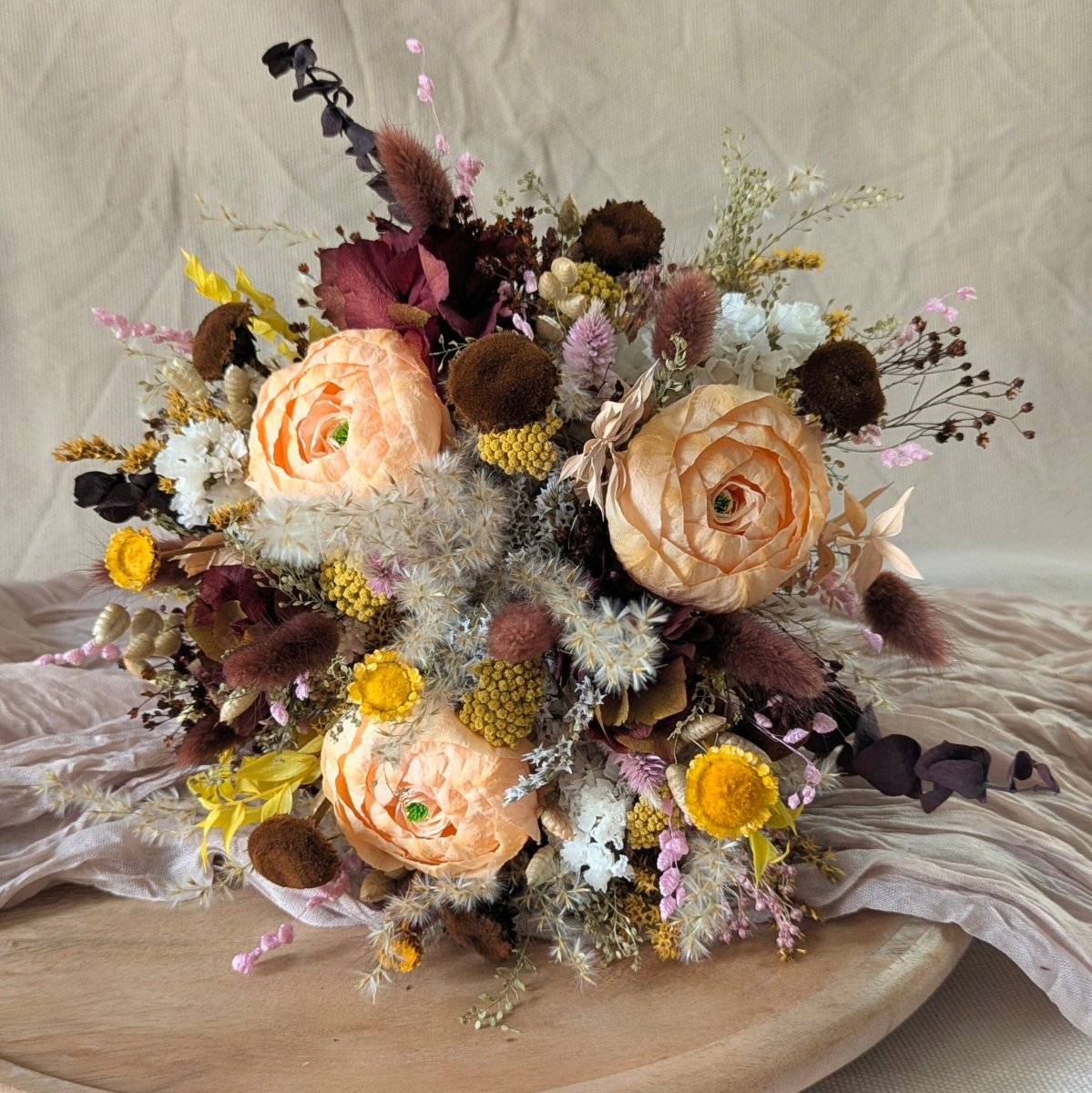 Bouquet de mariée avec renoncule stabilisées & fleurs séchées, Ingrid – Image 4