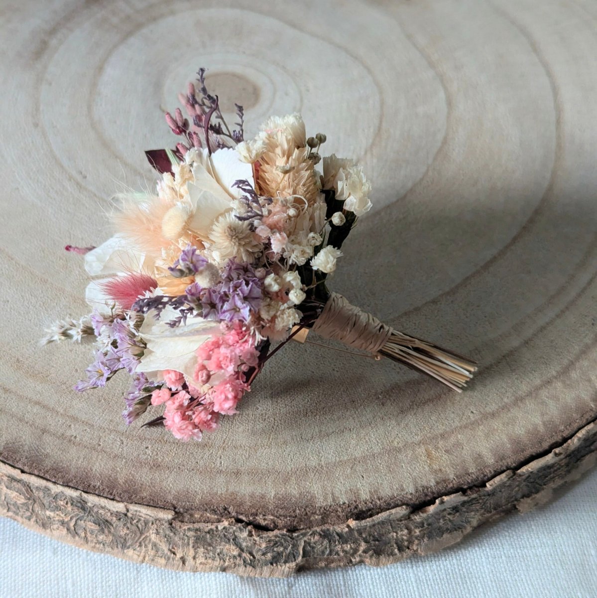 Boutonnière en fleurs stabilisées aux tonalités nude, Jessy – Image 3