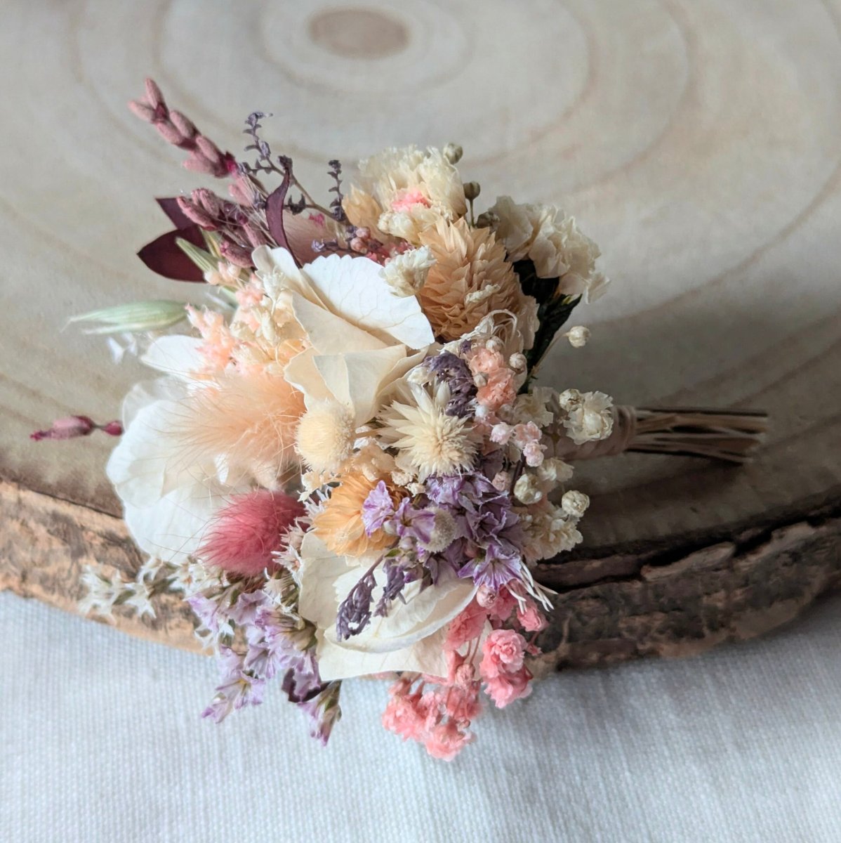 Boutonnière en fleurs stabilisées aux tonalités nude, Jessy – Image 2