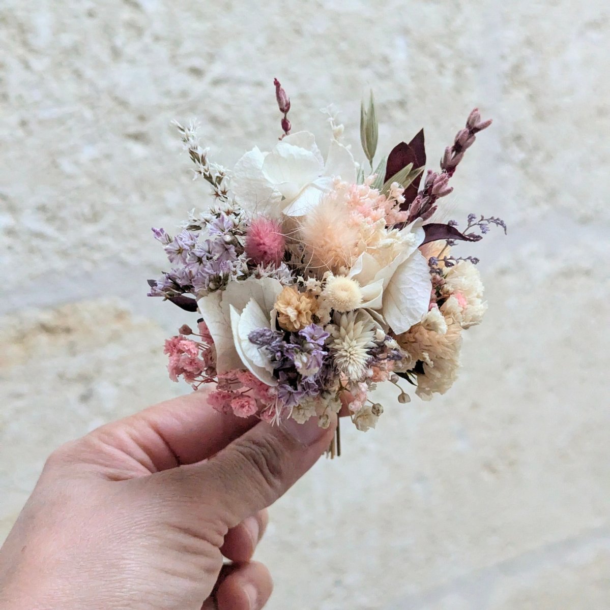 Boutonnière en fleurs stabilisées aux tonalités nude, Jessy – Image 5