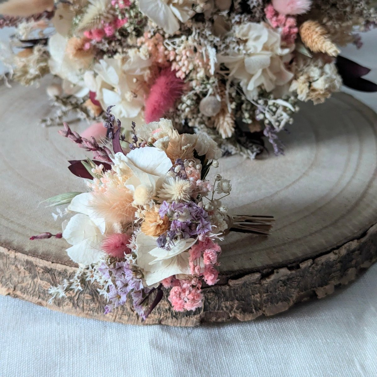 Boutonnière en fleurs stabilisées aux tonalités nude, Jessy – Image 4