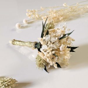 Boutonnière de marié artisanale en fleurs séchées & fleurs stabilisées, Inès
