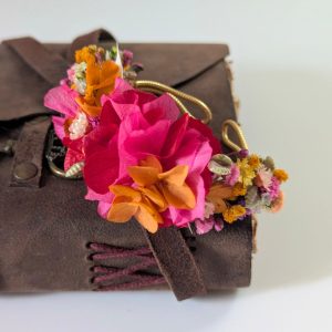 Bracelet artisanal en fleurs stabilisées aux tonalités lumineuses, Diane