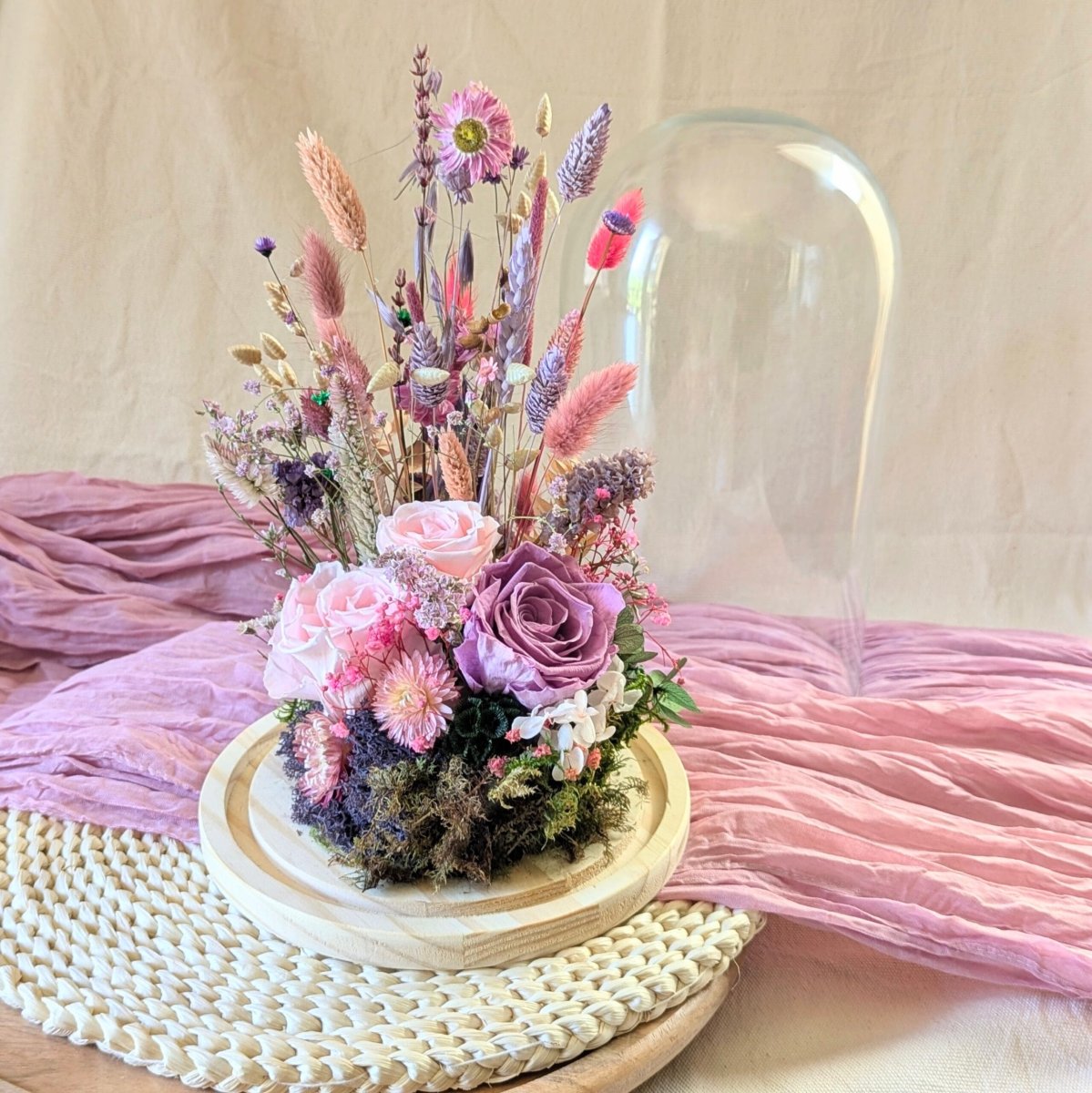 Cloche en verre avec rose éternelle et fleurs stabilisées, Mathilde – Image 5
