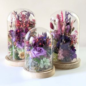 Cloche en verre avec rose éternelle et fleurs séchées pour décoration d’intérieur, Édith