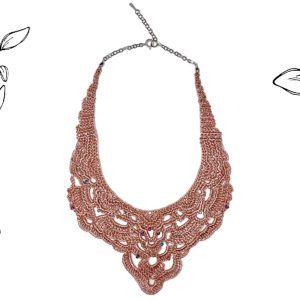Collier plastron dentelle et perles de verre