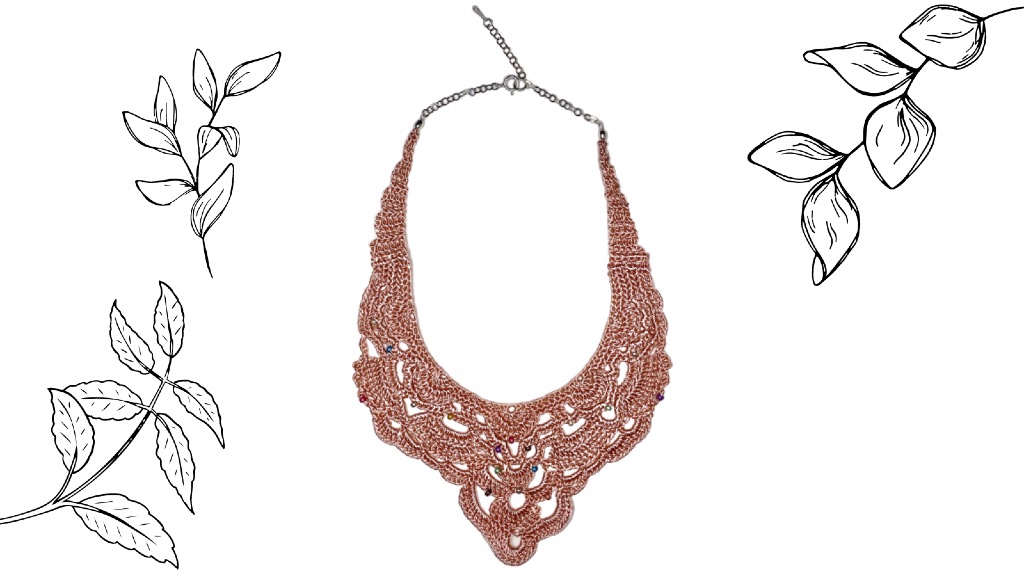 Collier plastron dentelle et perles de verre – Image 2