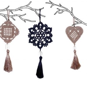 Déco en dentelle au crochet et perle