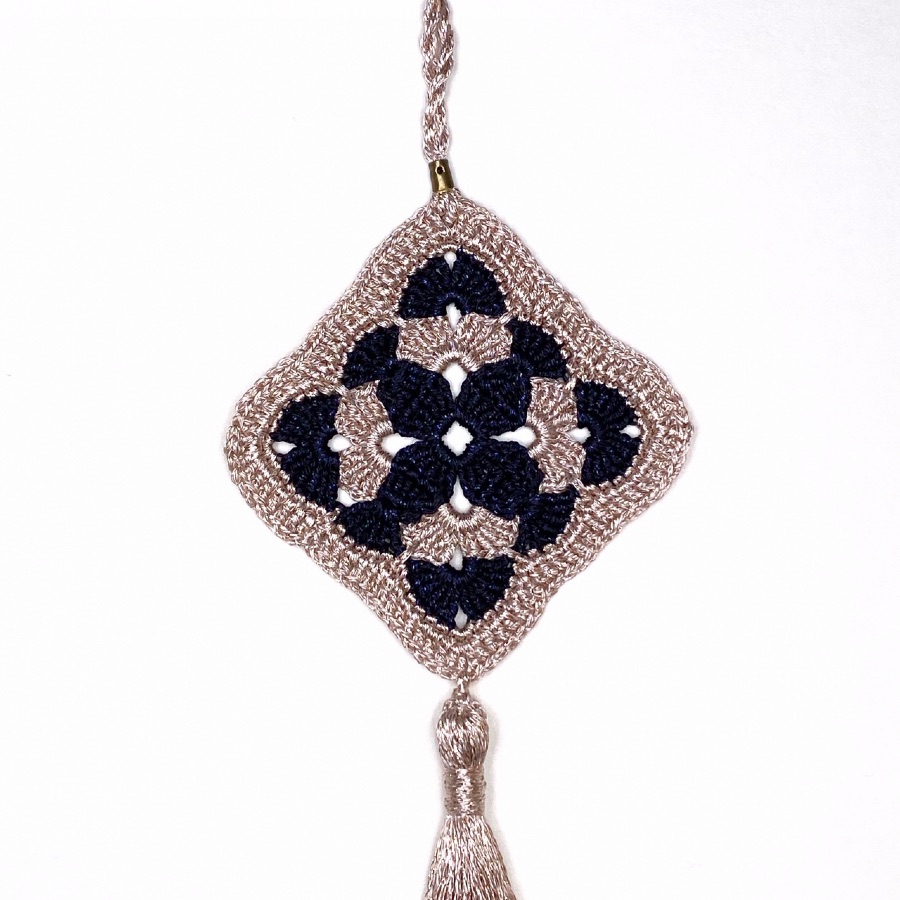 Déco en dentelle au crochet bicolore – Image 9