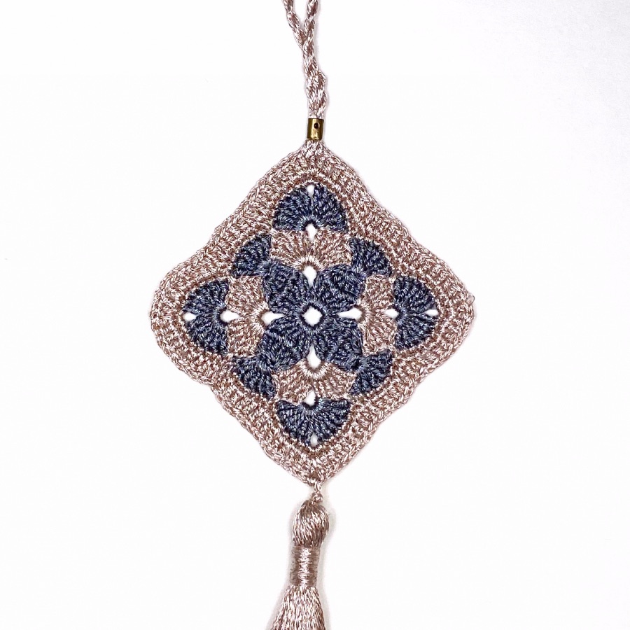 Déco en dentelle au crochet bicolore – Image 7