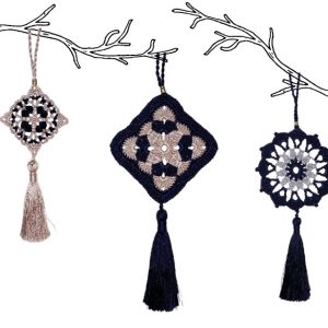 Déco en dentelle au crochet bicolore