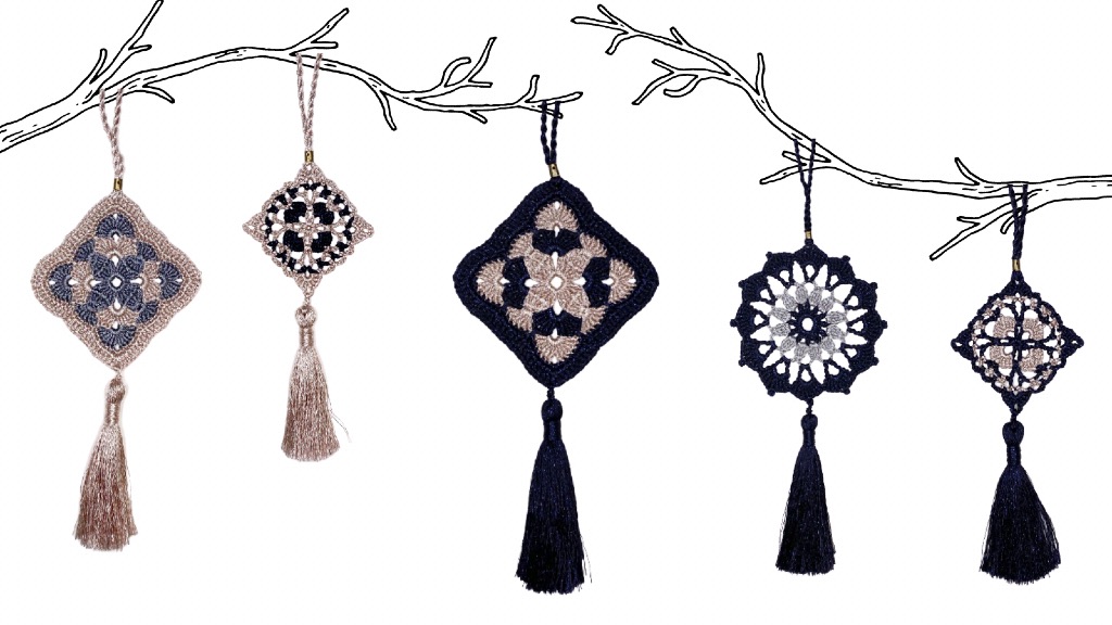 Déco en dentelle au crochet bicolore