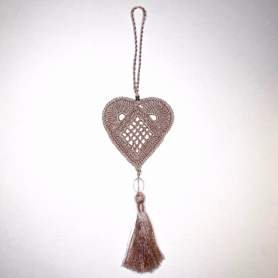 Déco en dentelle au crochet et perle – Image 3