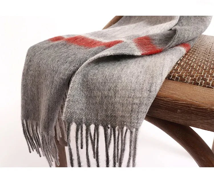 Echarpe en laine à carreaux avec ligne colorée – Image 3