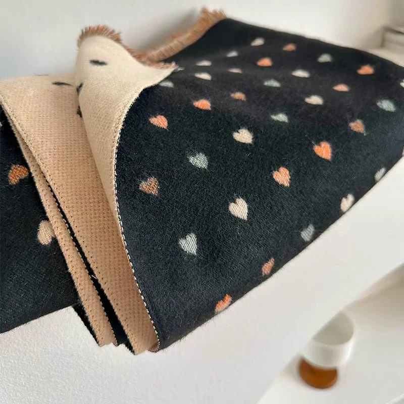 Écharpe Femme à Motifs de Cœurs – Image 3