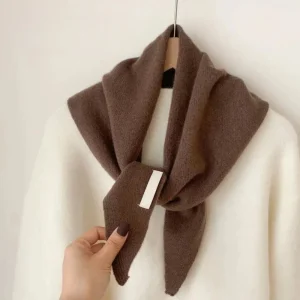 Écharpe femme en laine douce avec passant pratique