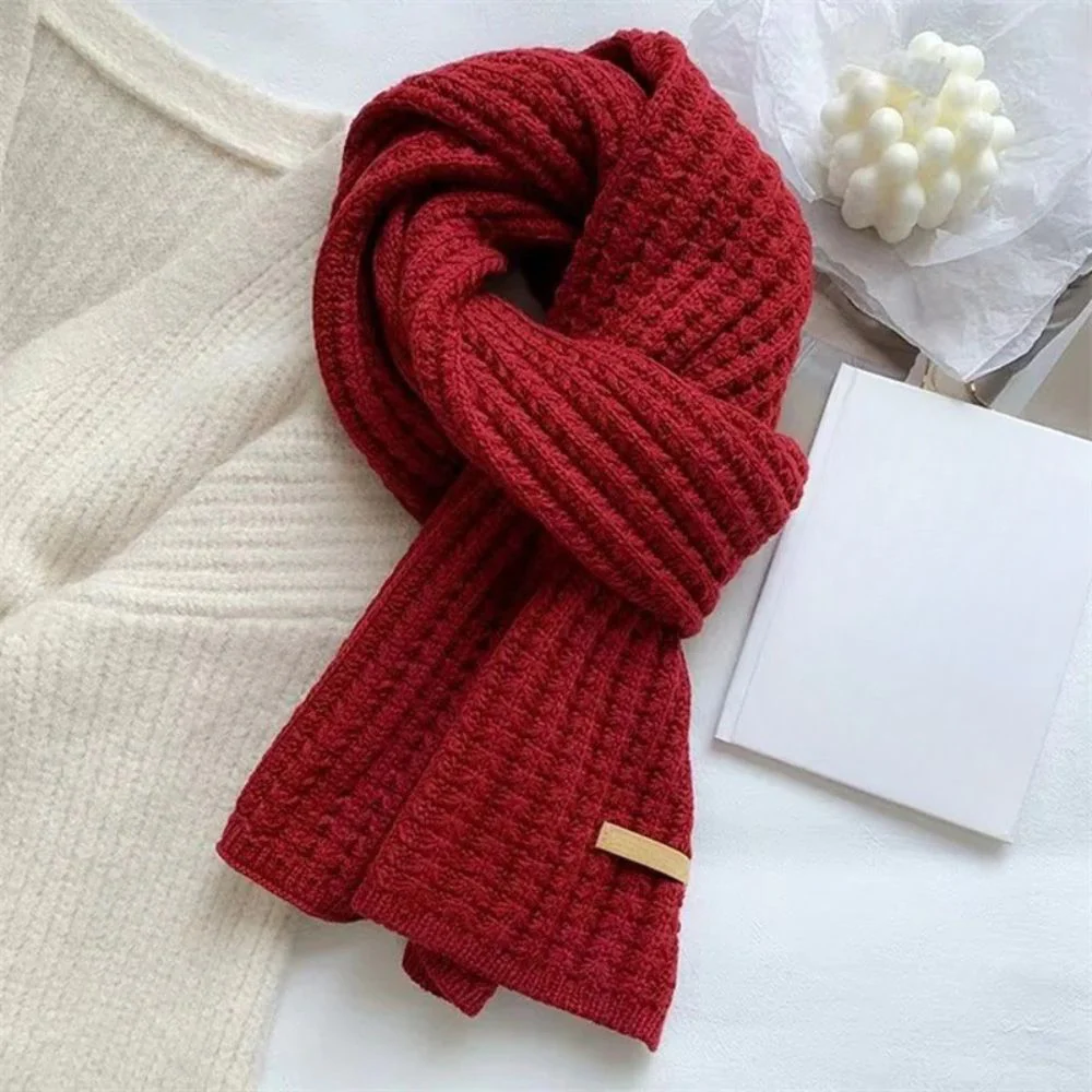 Écharpe tricotée épaisse crème et rouge – Image 5