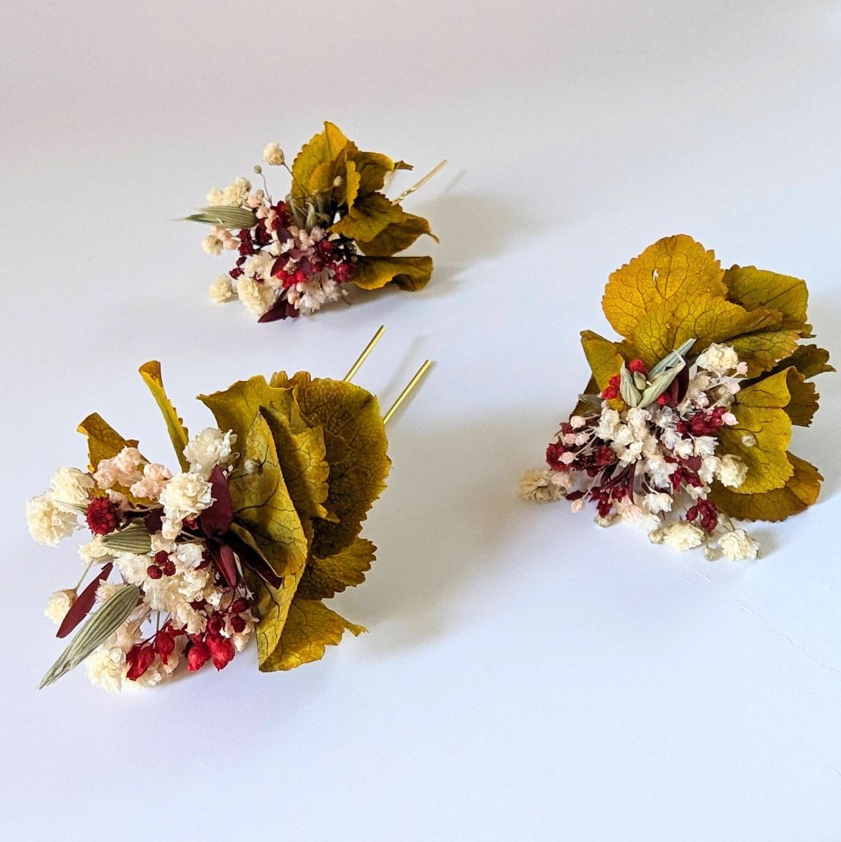 Épingle à cheveux ornée de fleurs séchées & stabilisées safran, Dahlia – Image 3