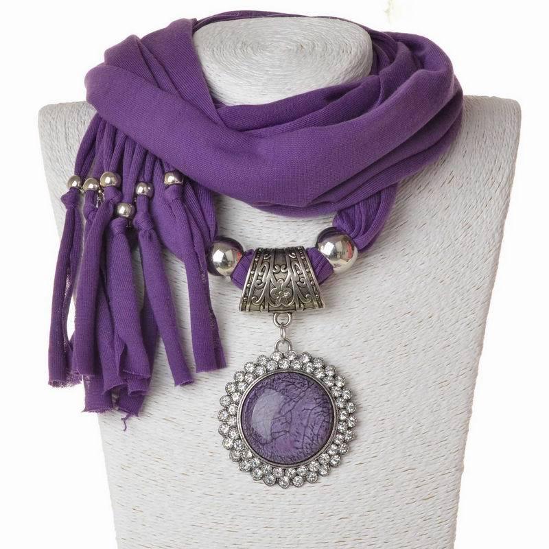 Foulard avec pendentif rond – Image 5