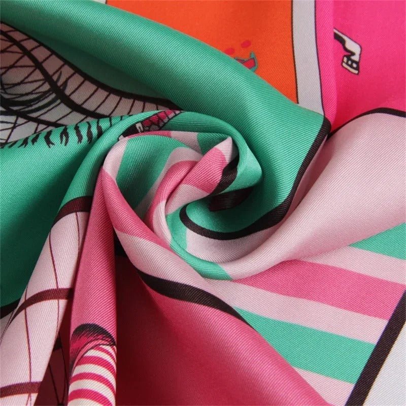 Foulard effet soie imprimé rose chevaux – Image 6