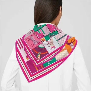 Foulard effet soie imprimé rose chevaux